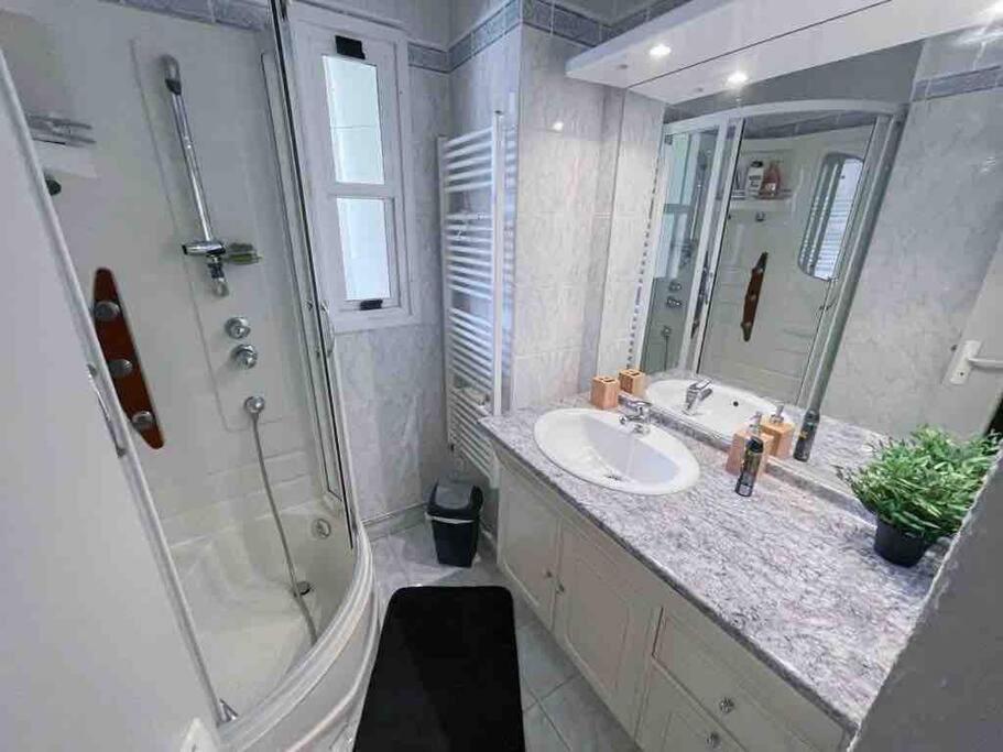 Appartement Spacieux Avec Parking Gratuit Sète Zewnętrze zdjęcie